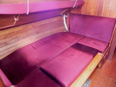 Using infill cushions the berth can be made into a double